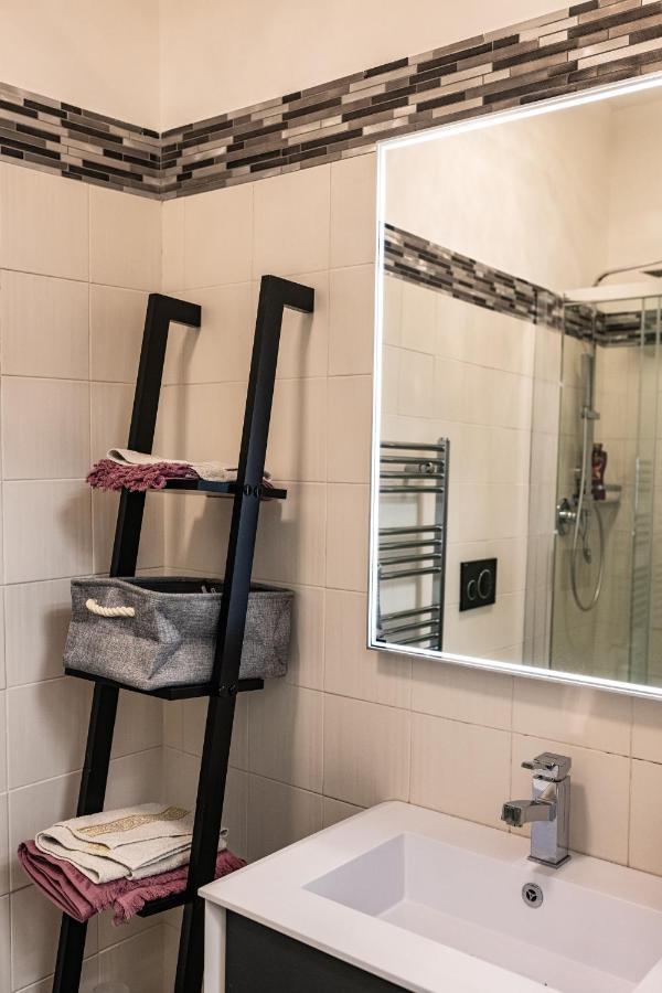 Morgana Sotto Le Torri Centro Storico Apartment Болоня Екстериор снимка